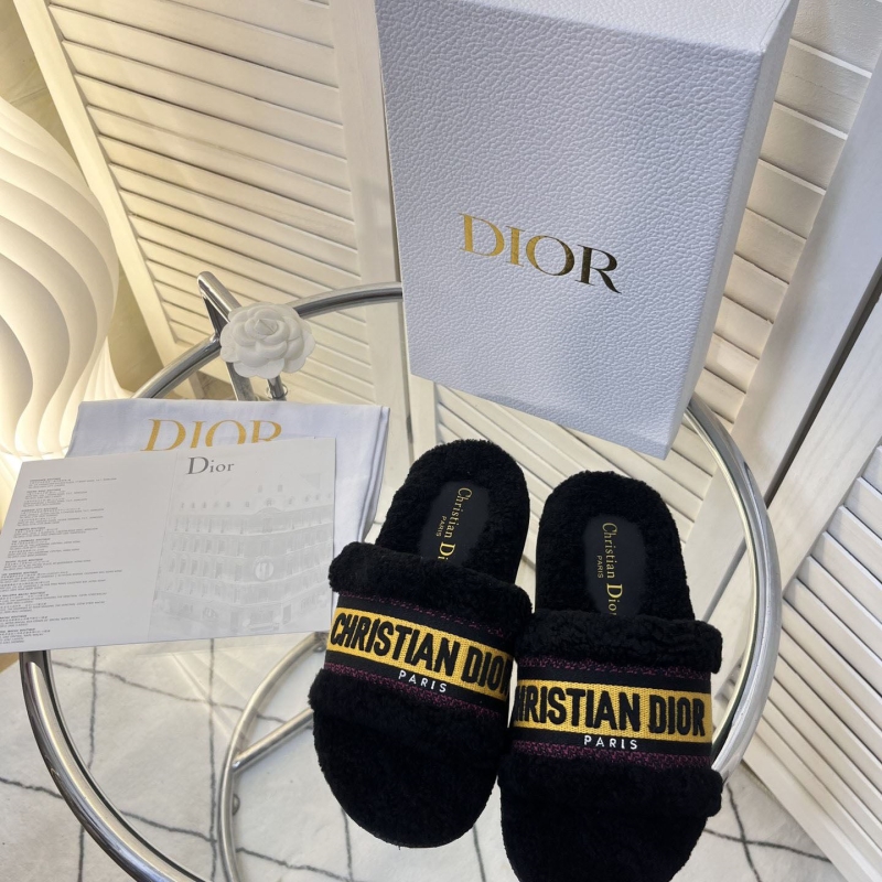 ch**an D*or slippers